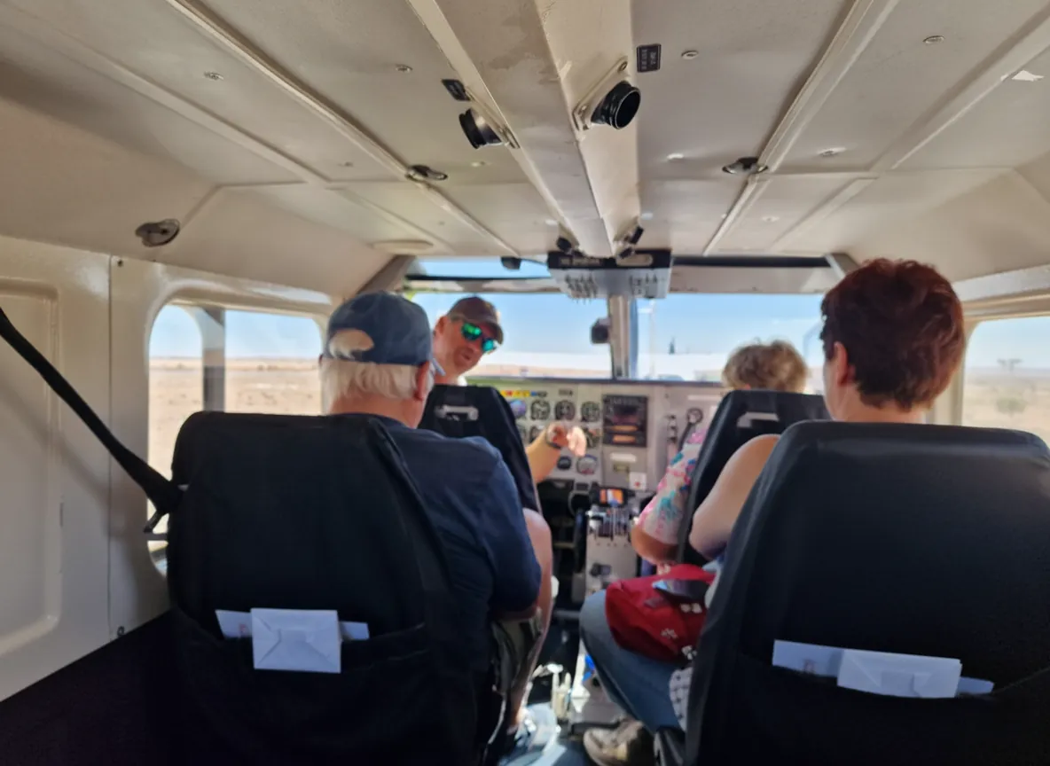 In cabina, pochi istanti prima del decollo durante la preparazione al volo panoramico in Piper sulla Namibia