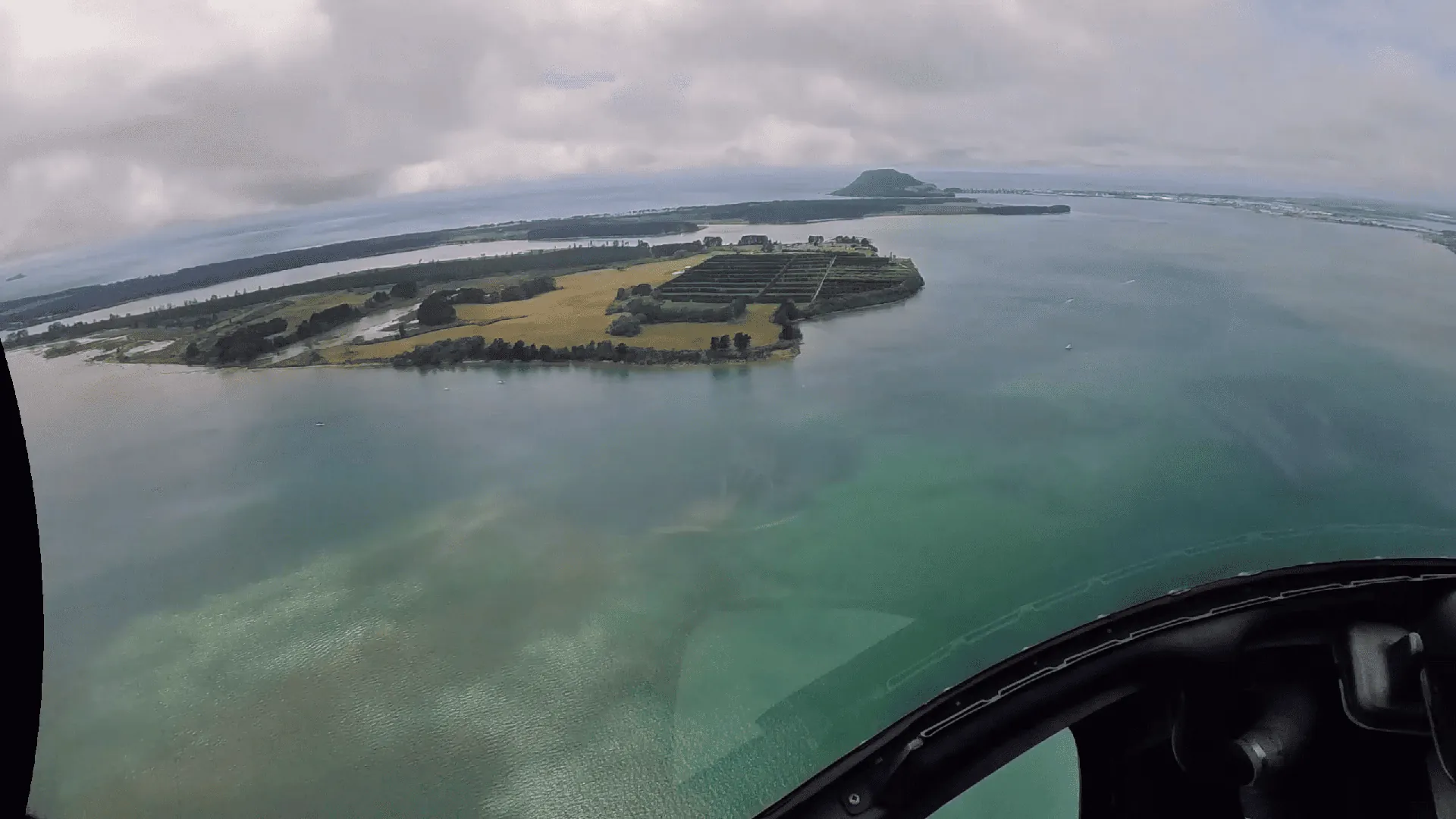 Le acque trasparenti di Tauranga nella galleria fotografica del sorvolo di Tauranga